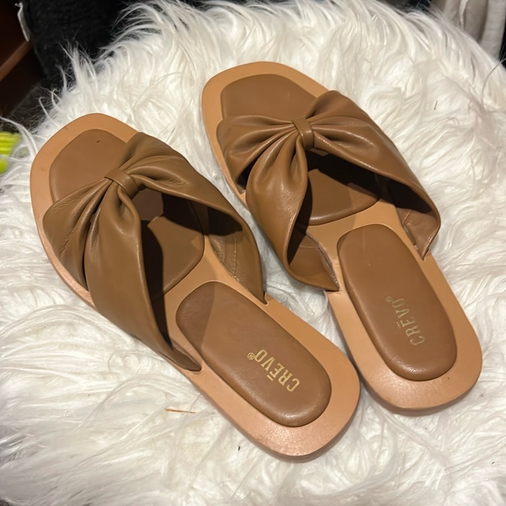 NWT crevo flats